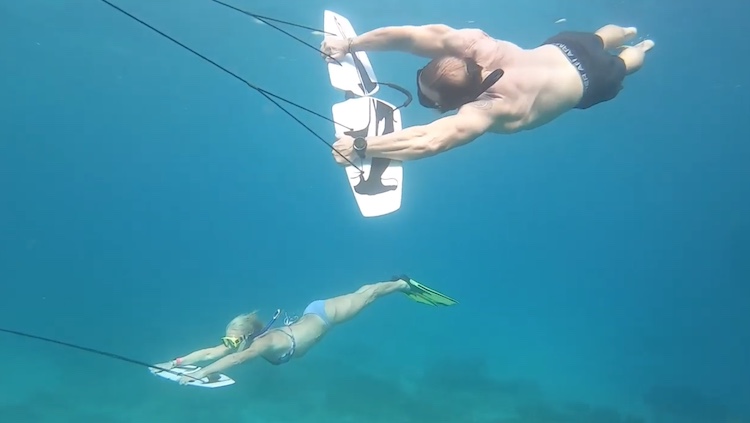 Subwing diving off the S-Y LOLALITA