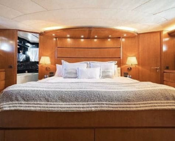 99ft Miaora motor yacht LADY KATANA offers luxury cabins, each with an ensuite bath, in the Sea of Cortez, Mexico